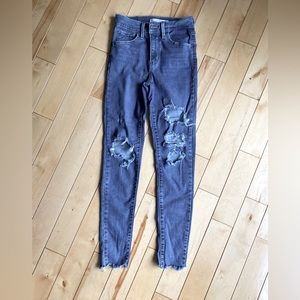 Ladies Levi’s 720 high rise super skinny jeans size 24